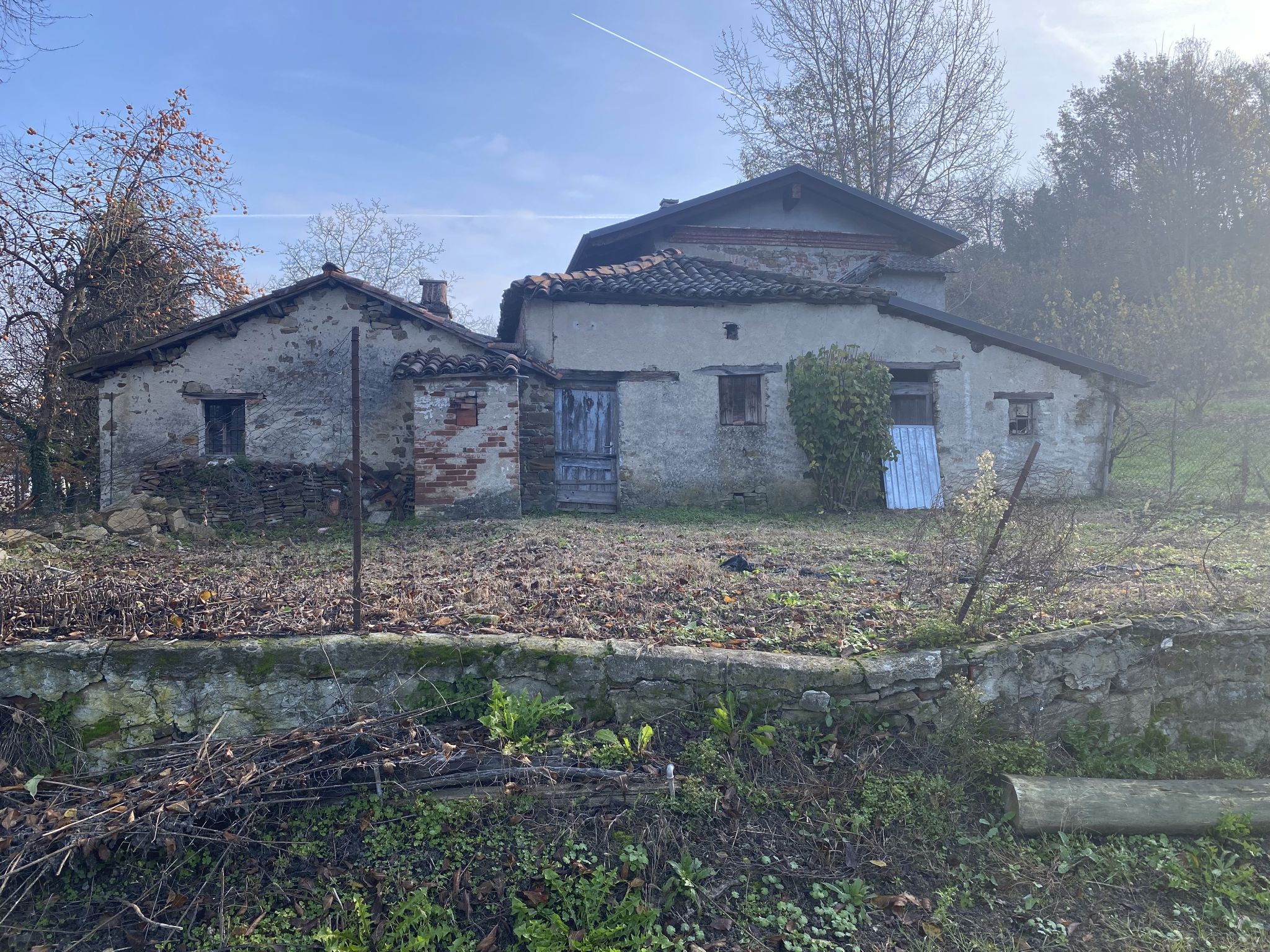 014 zijkant huis met schuren
